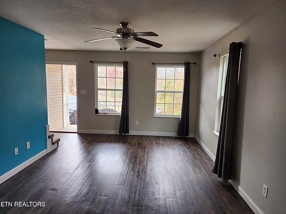 3rd image of 986 Norwood Village Ln