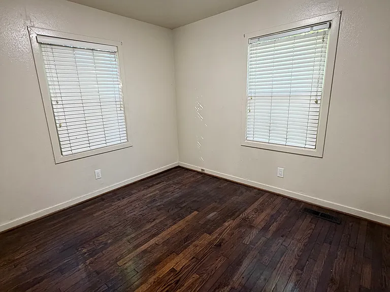 2144 N Pershing Ave — Photo 8