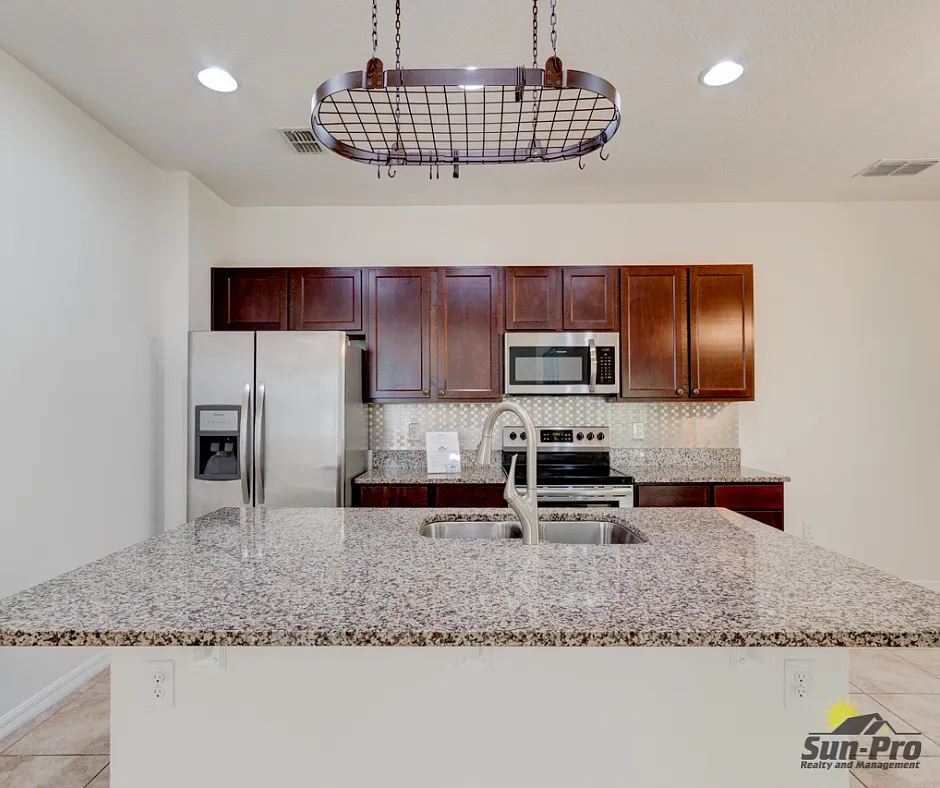 3 bed, 3.0 bath, 2179 sqft, $2,250 — Photo 4