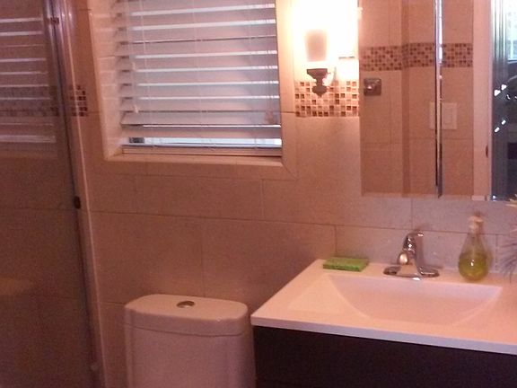 Porcelain & glass tile bath