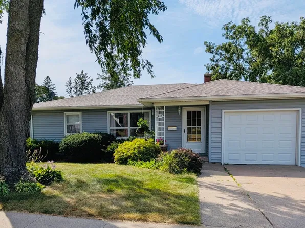 700 Lutheran St, Platteville, WI 53818