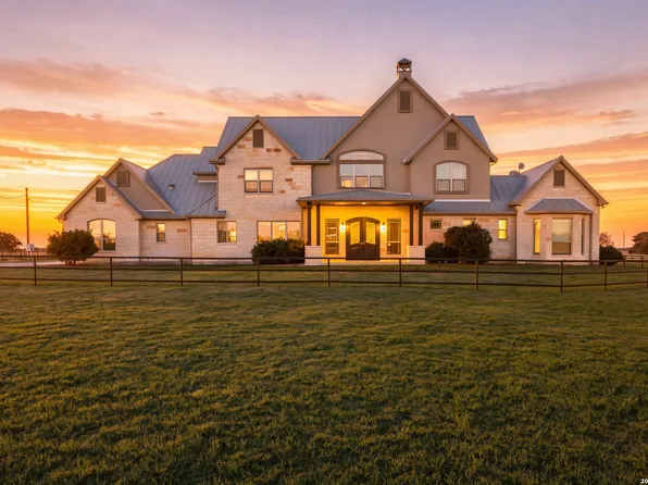 1384 County Road 532, Hondo, TX 78861