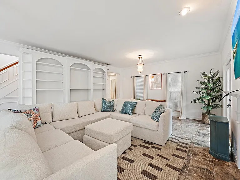 230 Park Ave — Photo 5