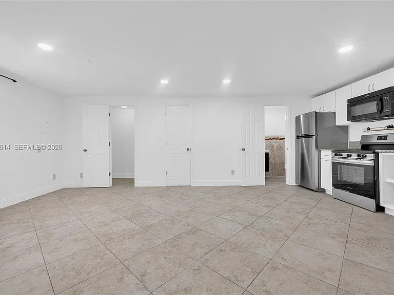 1041 NE 9th Ave #A1 — Photo 16