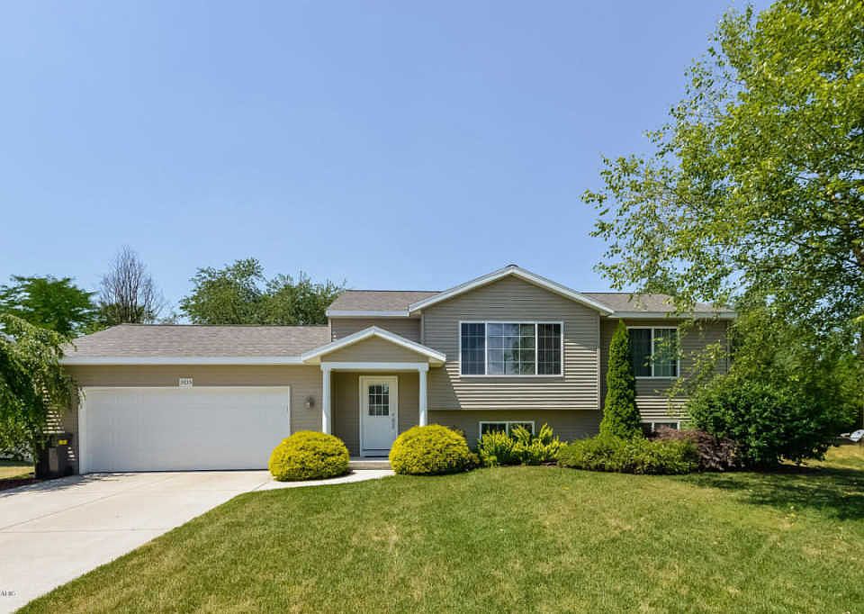 1st image of 5835 Clear Stream Dr SE