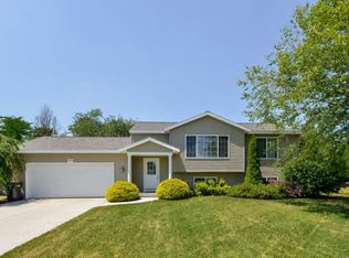5835 Clear Stream Dr SE, Kentwood, MI 49548