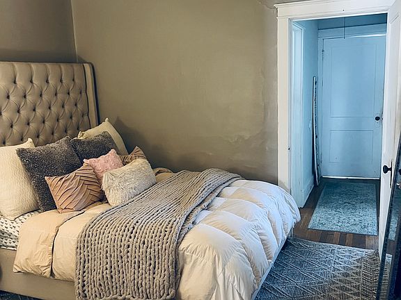 3rd image of 1606 W 39th St APT 1W