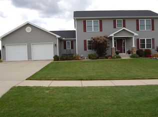 15210 Idyl Crest Dr, Lansing, MI 48906