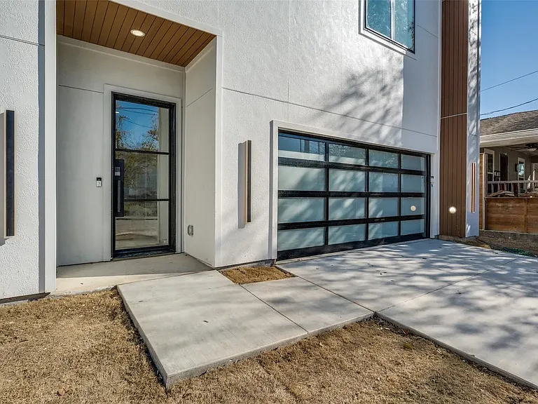 3434 Navaro St — Photo 2