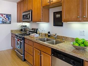 5th image of 466 Clementina St Unit 1
