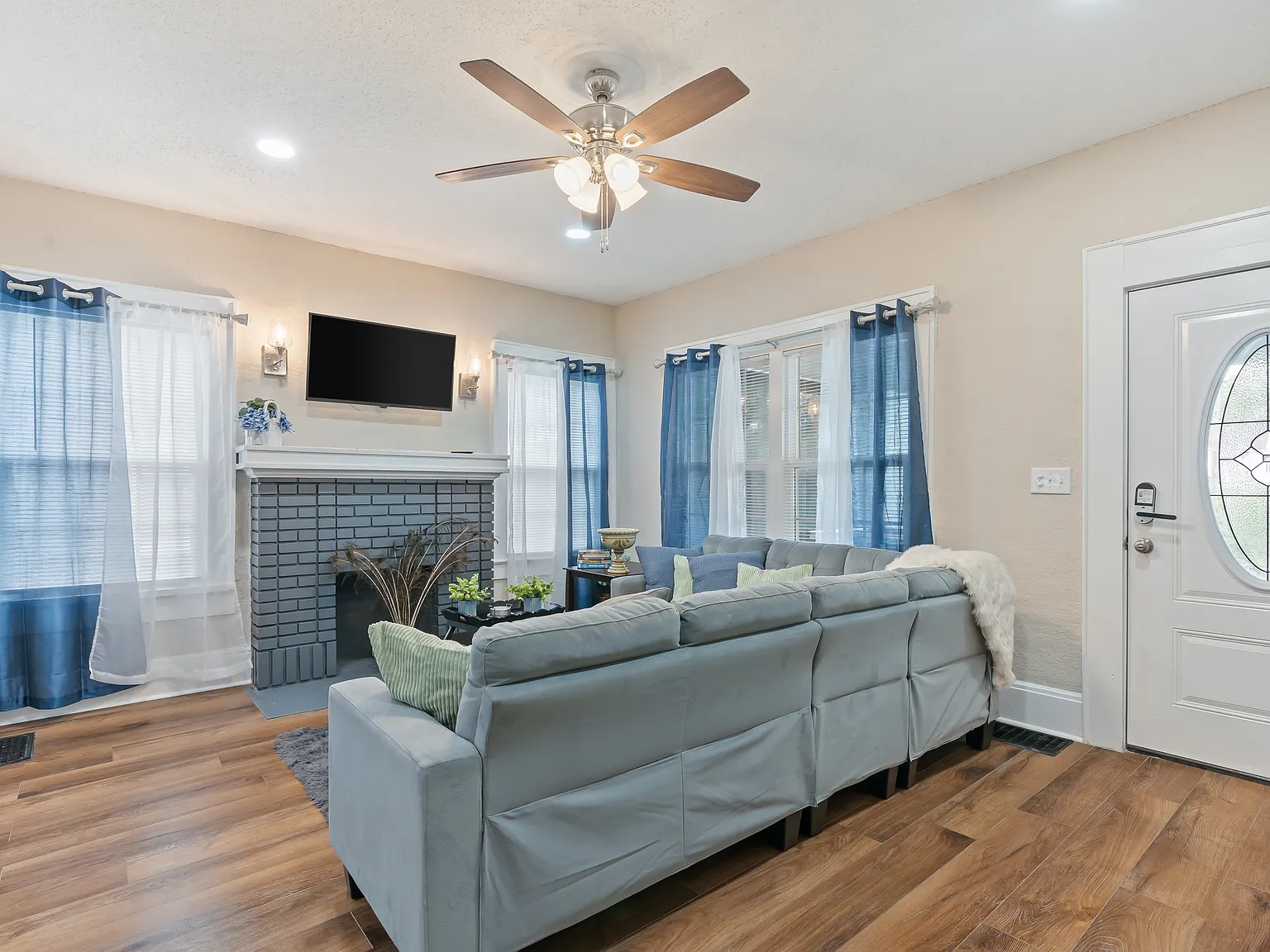 3 bed, 1523 sqft, $4,000 — Photo 1
