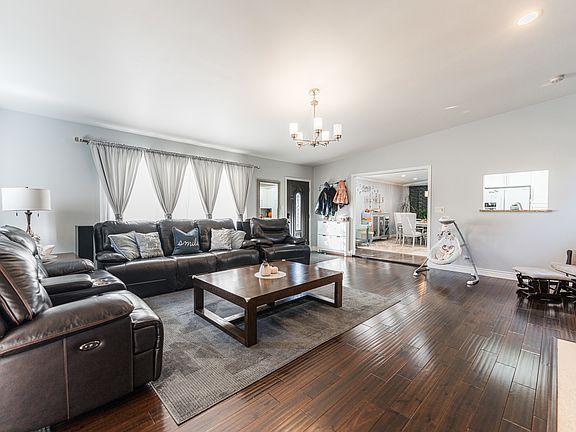 4th image of 1515 Larry Ln
