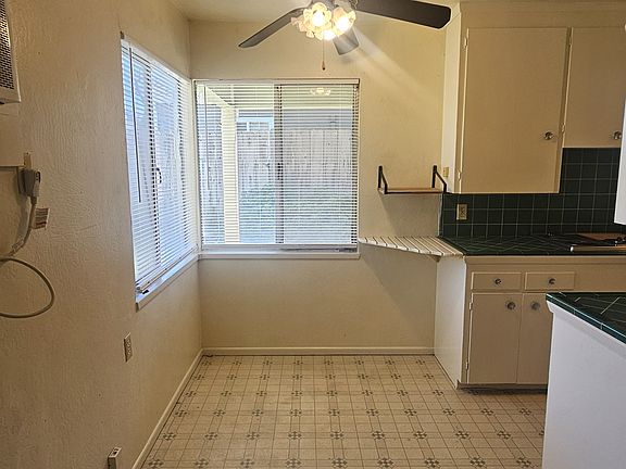 4th image of 1420 Palm Ave
