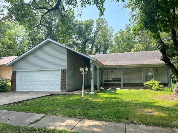 5362 Trailbend Dr, Florissant, MO 63033