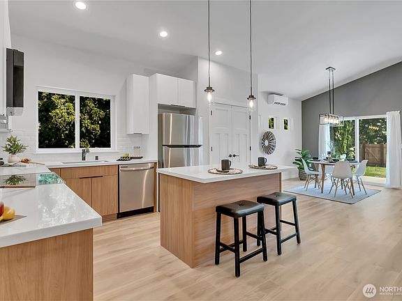 5th image of 210 Silver Lane SE