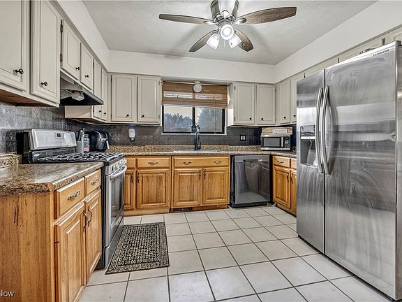 2nd image of 17937 Kingswood Dr
