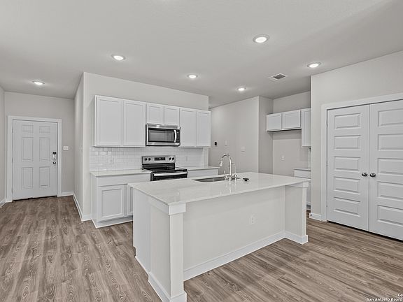 3rd image of 14722 Emerio Drive