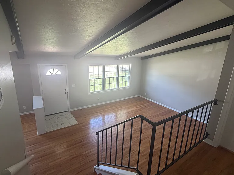 4709 Parkview Dr — Photo 3