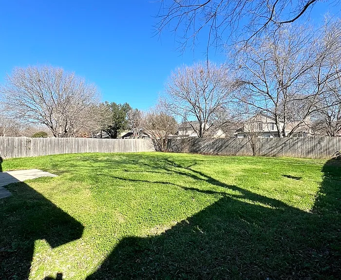 2504 Liberty Ln — Photo 4