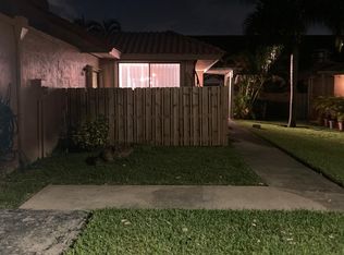 689 NE 206th Ter, Miami, FL 33179