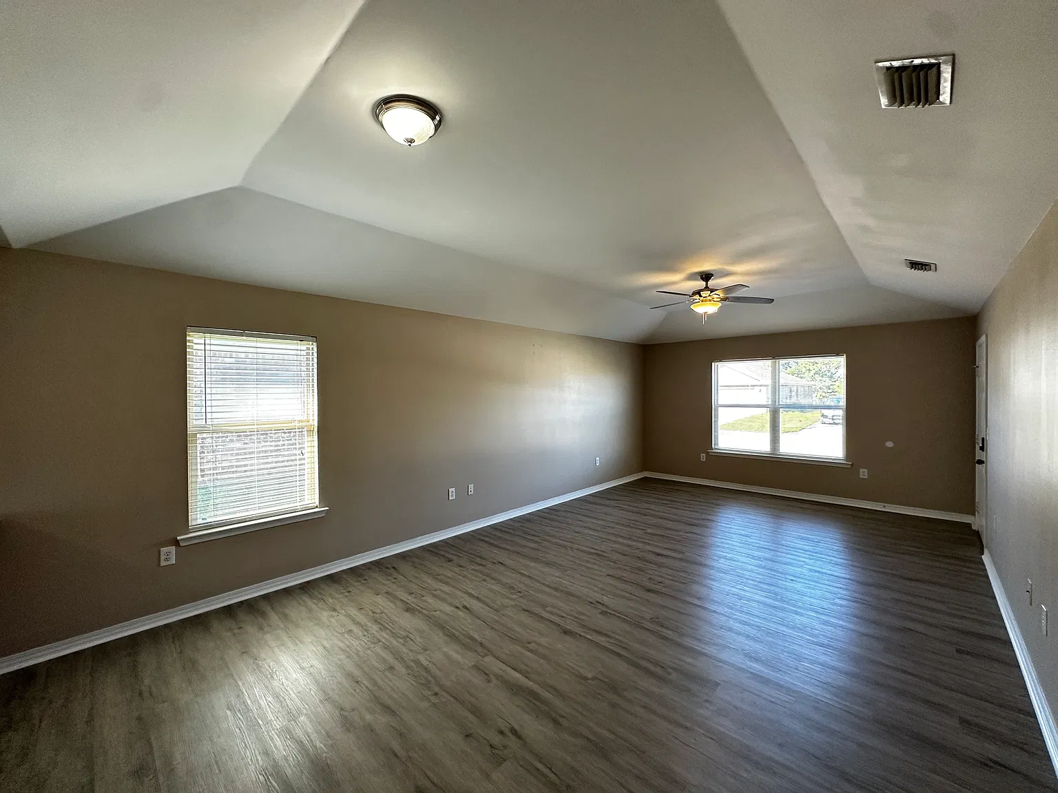 Available Now! 3 Bed 2 Bath In Foley! — Photo 4