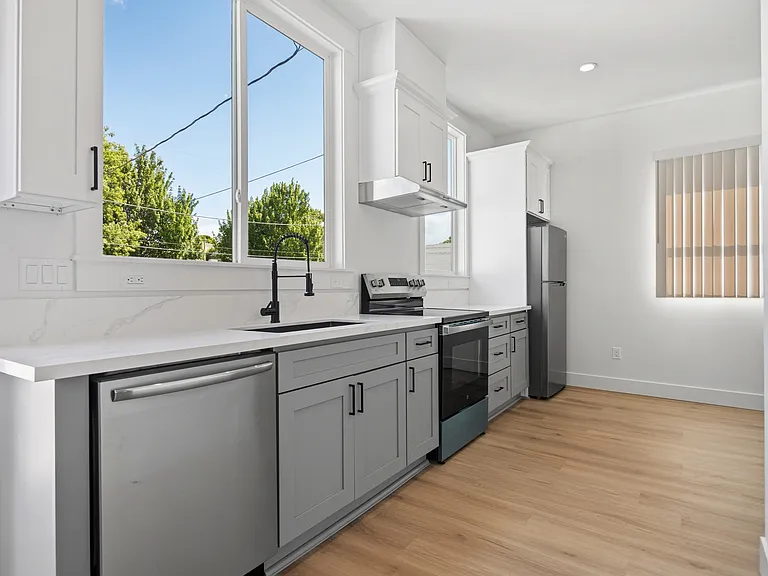 236 NE Sacramento St — Photo 3