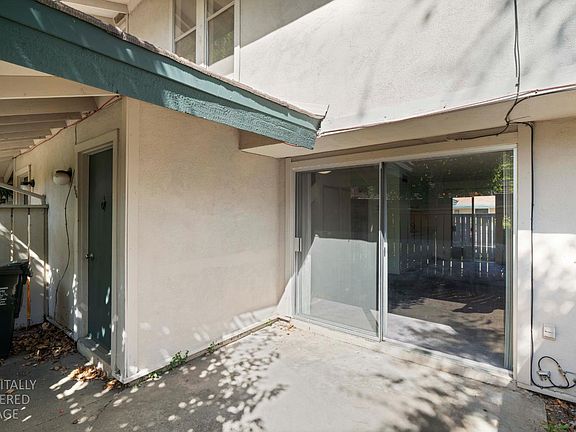 4th image of 904 Roundtree Ct