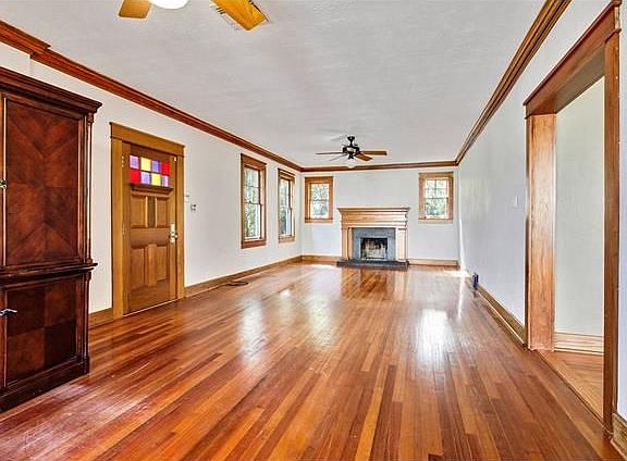 4th image of 2722 Broadway St