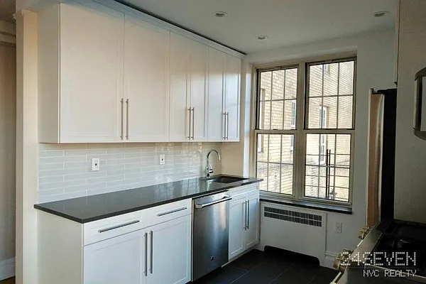 Rented by 24 7 NYC Realty Inc. | media 54