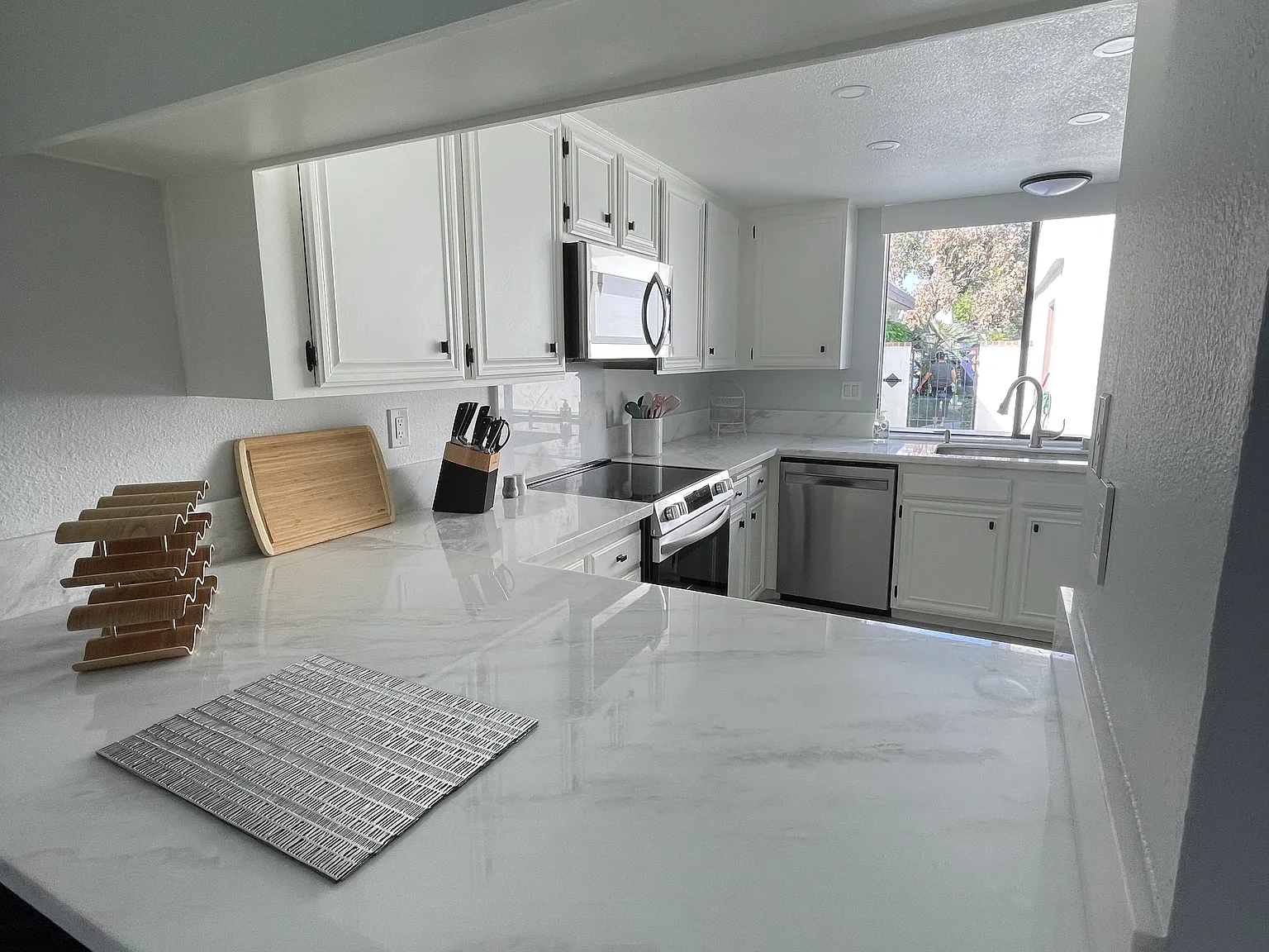2 bed, 1270 sqft, $2,000 — Photo 4