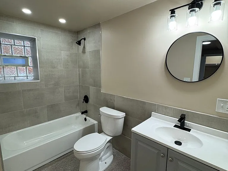 6341 S Elizabeth St #G — Photo 17
