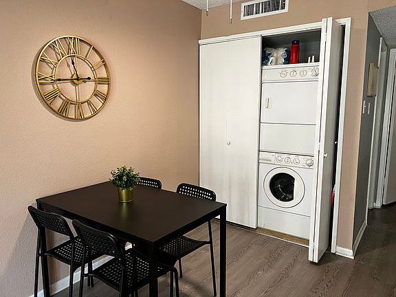 3rd image of 6725 Quail Hollow Ct APT 3