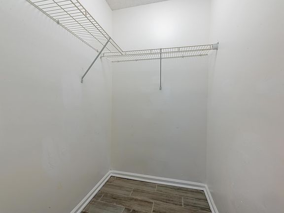 2nd image of 1729 Ashwood Cir