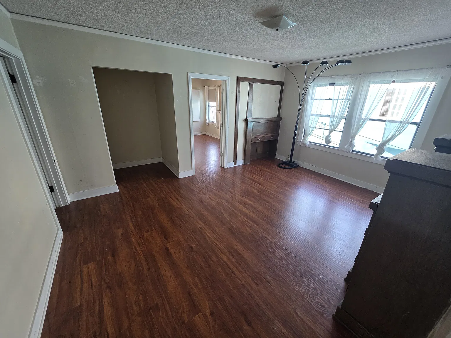 2 bed, 1000 sqft, $2,045 — Photo 3