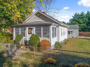 17 Rhodes Ave, Riverside, RI 02915