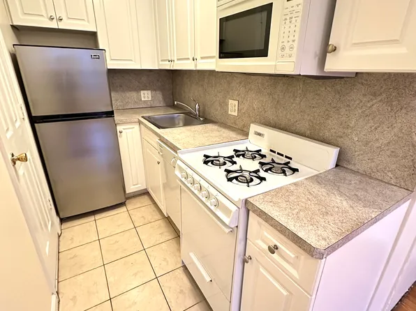 322 East Sixth Street image 8 of 11