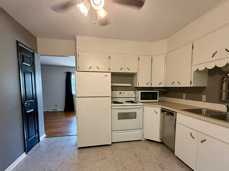1005 Osborne St — Photo 5