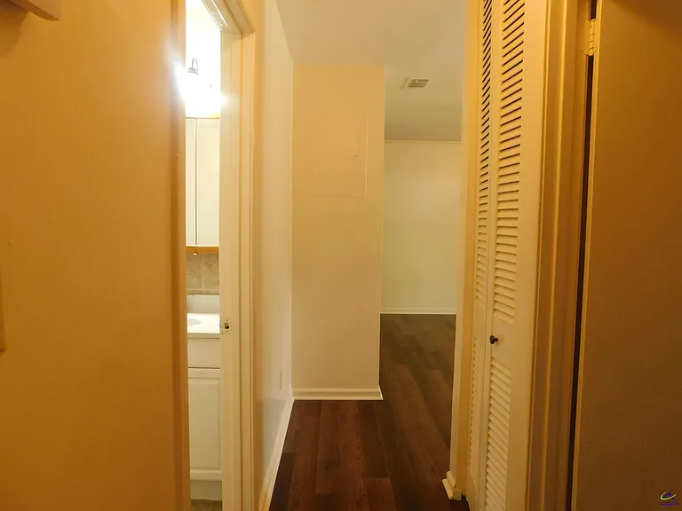 1107 2nd St #8 — Photo 9