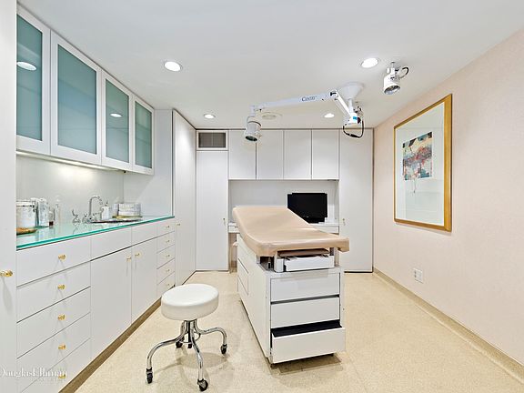 4th image of 895 Park Ave #1A
