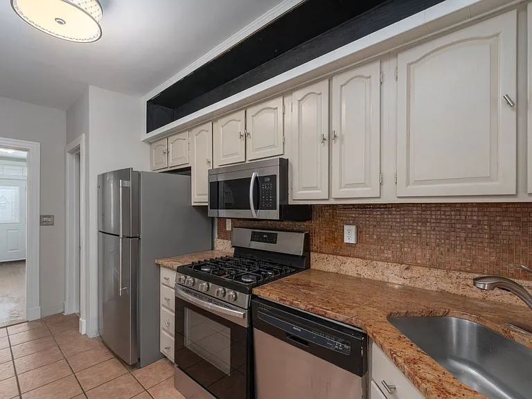 4244 Shamrock Ave — Photo 12