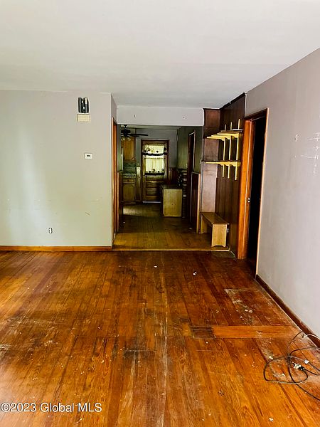 2nd image of 33 Cheltingham Avenue
