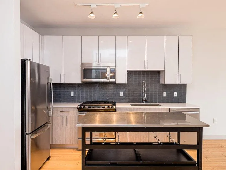 West Square Apartments — Photo 128