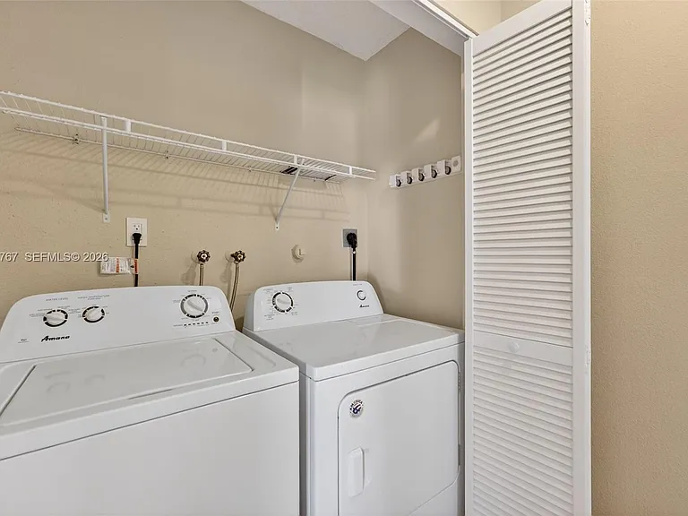 9315 Wedgewood Dr #B19 — Photo 16