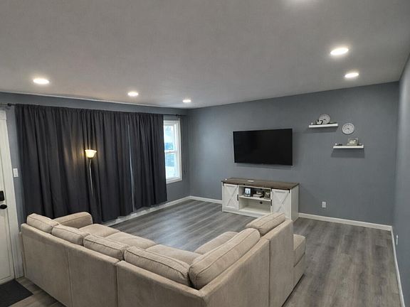 2nd image of 726-1 Imperial Rd