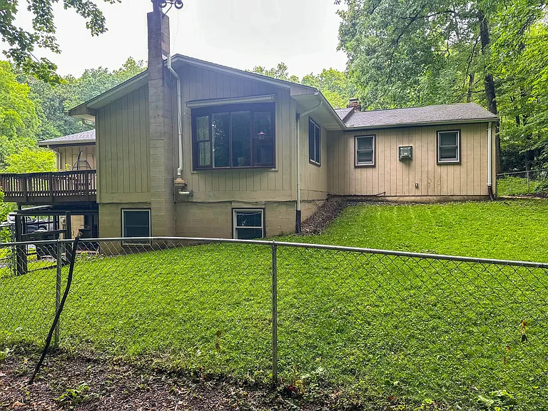 200 Oakley Dr — Photo 29