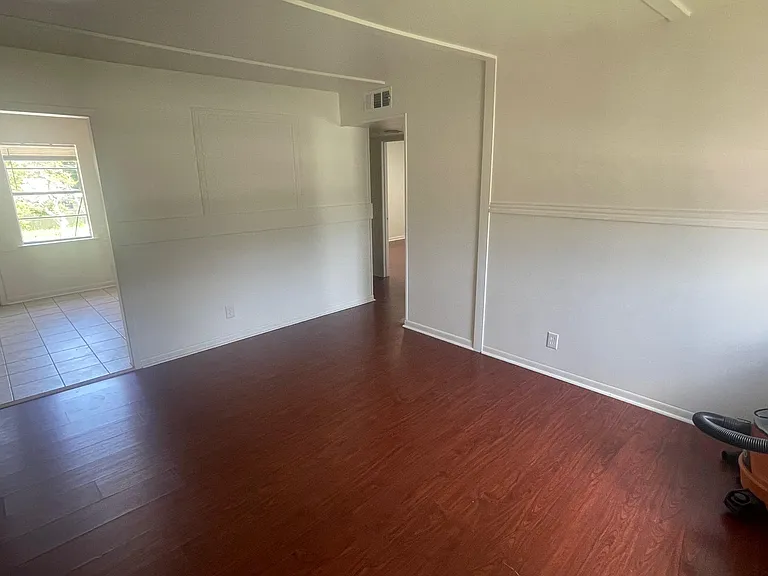 405 W Laurel Ave — Photo 5