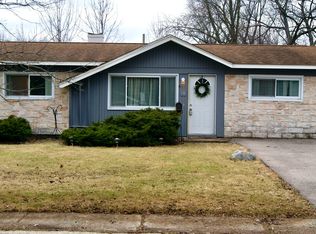 38 Surrey Rd, Montgomery, IL 60538