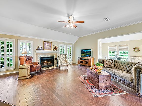 2nd image of 501 Bishop St