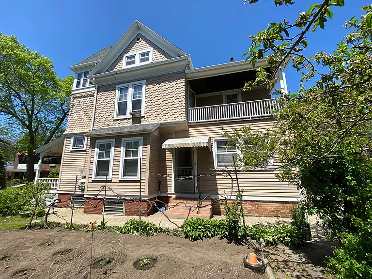 211 Holland St #2R — Photo 3