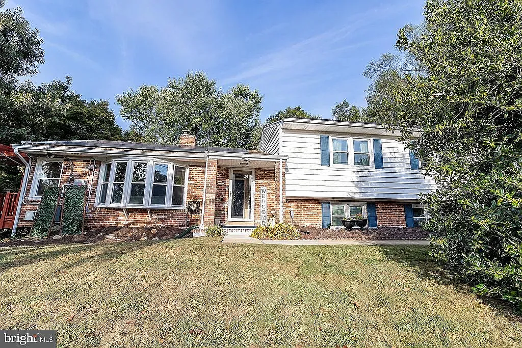 5 bed, 3.5 bath, 3500 sqft, $4,000 — Photo 1